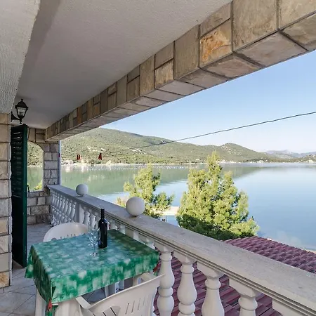 Bozovic Apartment